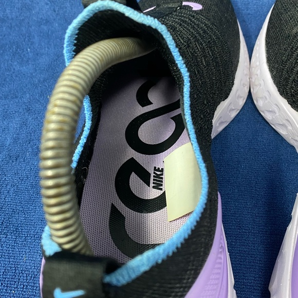 Nike React Phantom Flyknit Run 2 Women's Size 9.5 2022 Black Lilac DZ5213 001 - Picture 6 of 10